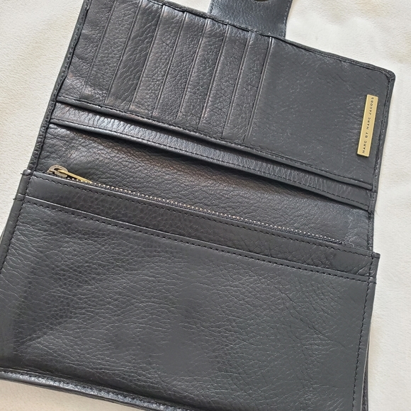 Marc by Marc Jacobs Totally Turn Lock Leather Wallet - Picture 10 of 16